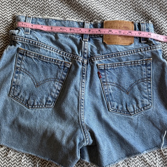 Vintage 90s Levi’s zipper fly cutoff shorts 28” waist - Picture 5 of 9